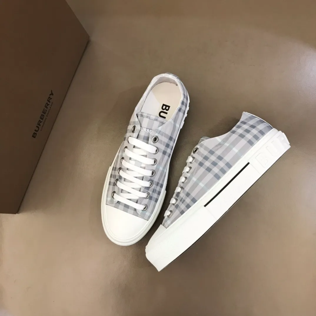 p400 "Burberr*" men's classic low-top sneakers, reinterpreted in Vintage check cotton material and decorated with a new brand logo. First-layer sheepskin lining, embossed Burberry logo on the heel, and original TPU outsole! Size: 38-44 No. 068